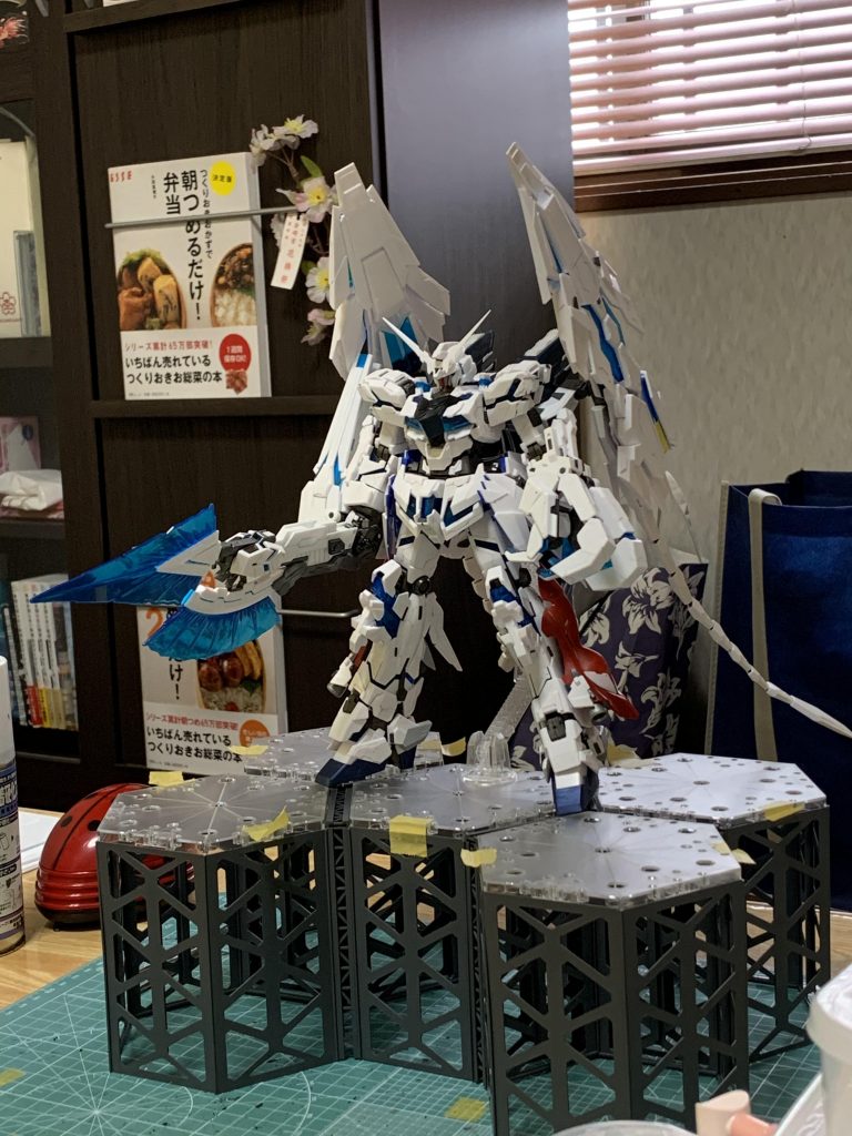 塗装前の状態。
メインの写真では見切れていますが台座も製作しました。