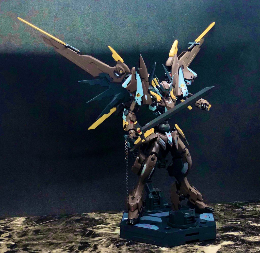 メイン武器 ジョワユーズ〔ロングソード〕
剣身の素材は高硬度レアアロイで作られており、あのダインスレイブと同じくナノラミネートアーマーをも切る名剣