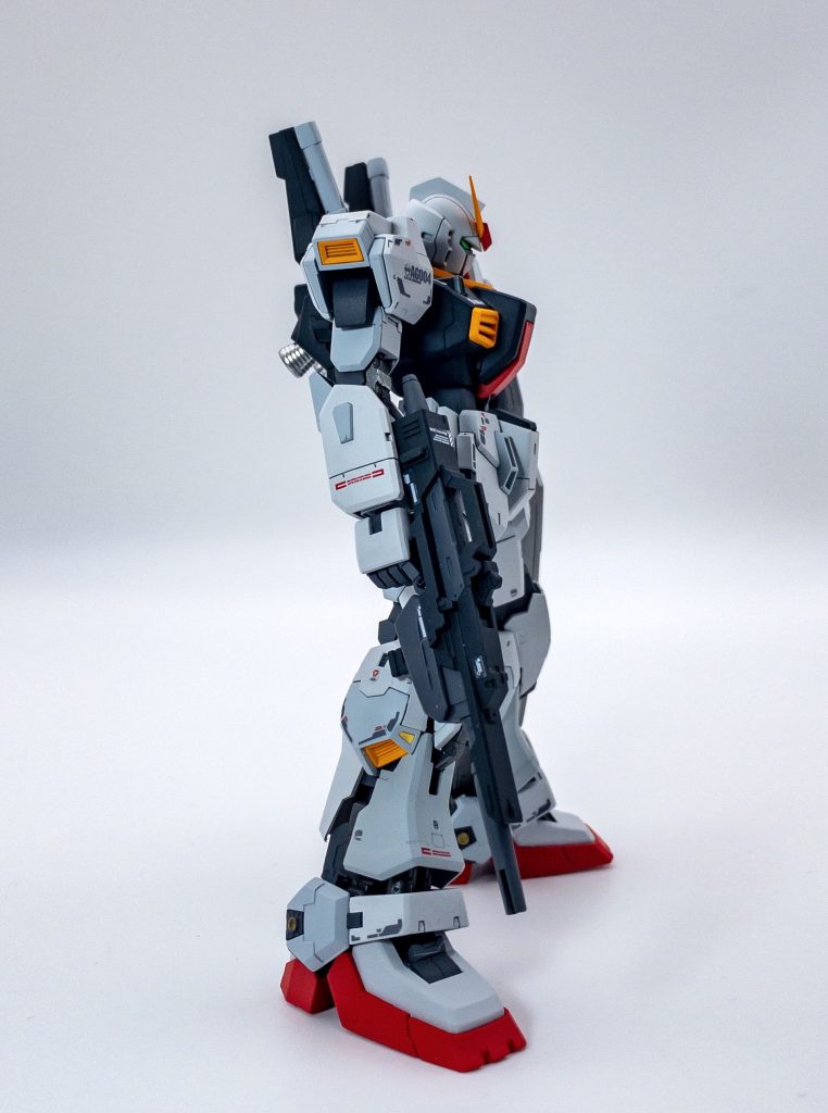 意外とマッシブなボディ。派手過ぎず地味過ぎず調度いいです。