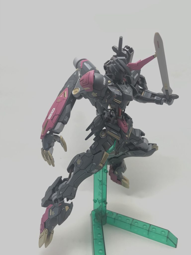 なかなか配色が決まらず二回溶剤風呂をやりました。ちなみにフレームはサフのままだったりします。