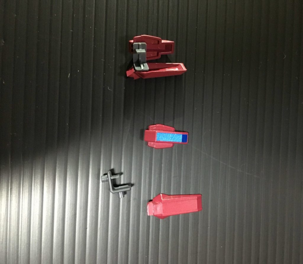 工程ではなく解説みたいな
腕の追加装甲はこんな感じです。
ストライクとインパルスのサイドアーマーを使っています。