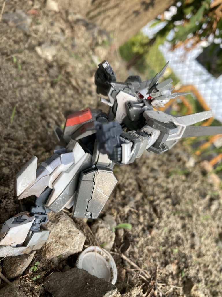 本機は、0097頃にアナハイム社の部品生産を請け負っている子会社から販売された民間用の小型MSである