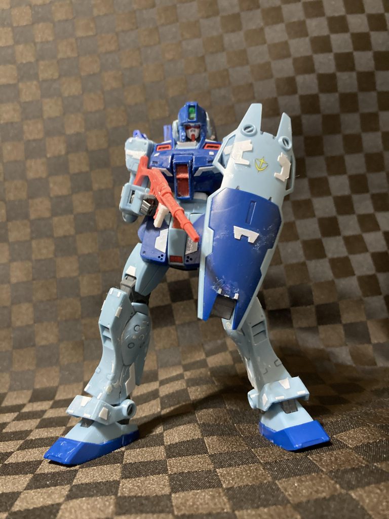 という訳で制作過程です。
もともと昔いじって放置してあったジムスナイパーⅡを暇つぶしに完成させようということで始めました。
プラ板工作は初めてなのですがどうですかね (汗)