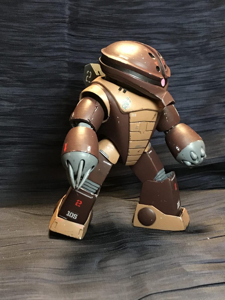 右腕伸縮ギミックも設定とは変えてます。