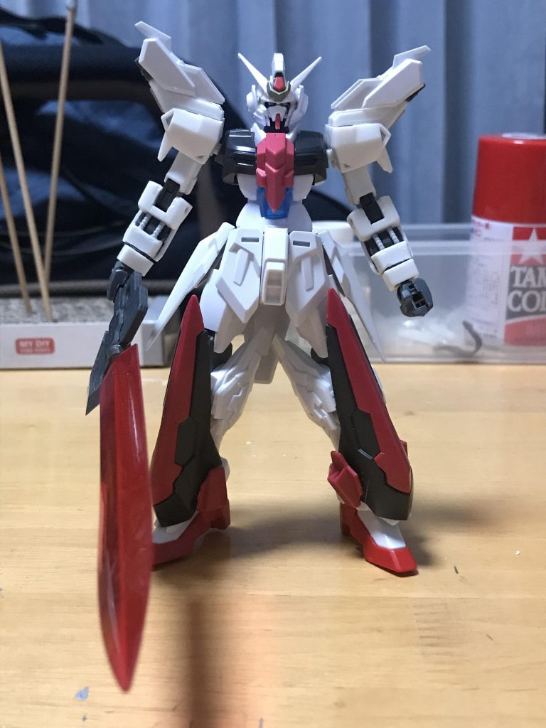 背景が汚くてすみませんm(_ _)m
最初から本体はある程度のイメージができてて、すぐに形になりました。