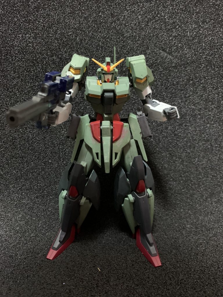 使用パーツは
頭部:ガンダムレオパルドダ・ヴィンチ
ボディ、腰:ライトニングガンダム
肩:ガンダムフラウロス
腕:ライトニングガンダム
足:ガンダムゼルトザーム
バックパック:メガライドランチャー+ナラティブガンダムC装備&ガンダムAGE-2マグナムの余剰パーツを使いました。
射撃特価型のガンダムなので、緑系統のカラーリングにしました。