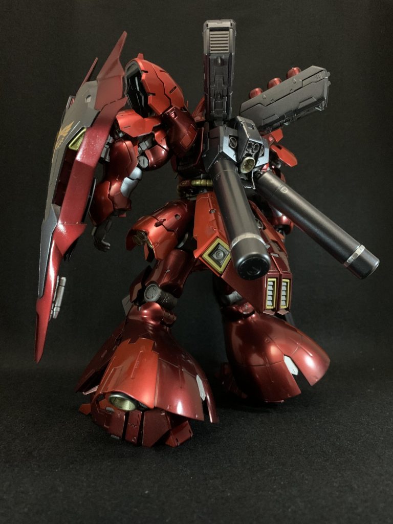 バックショット。筒状のパーツの合わせ目消しは均等にヤスリがけするのがかなり難しかったです。