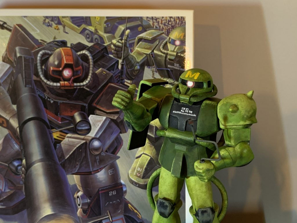 MSVプロトタイプドムの背後でいいね👍ポーズを決めた額に