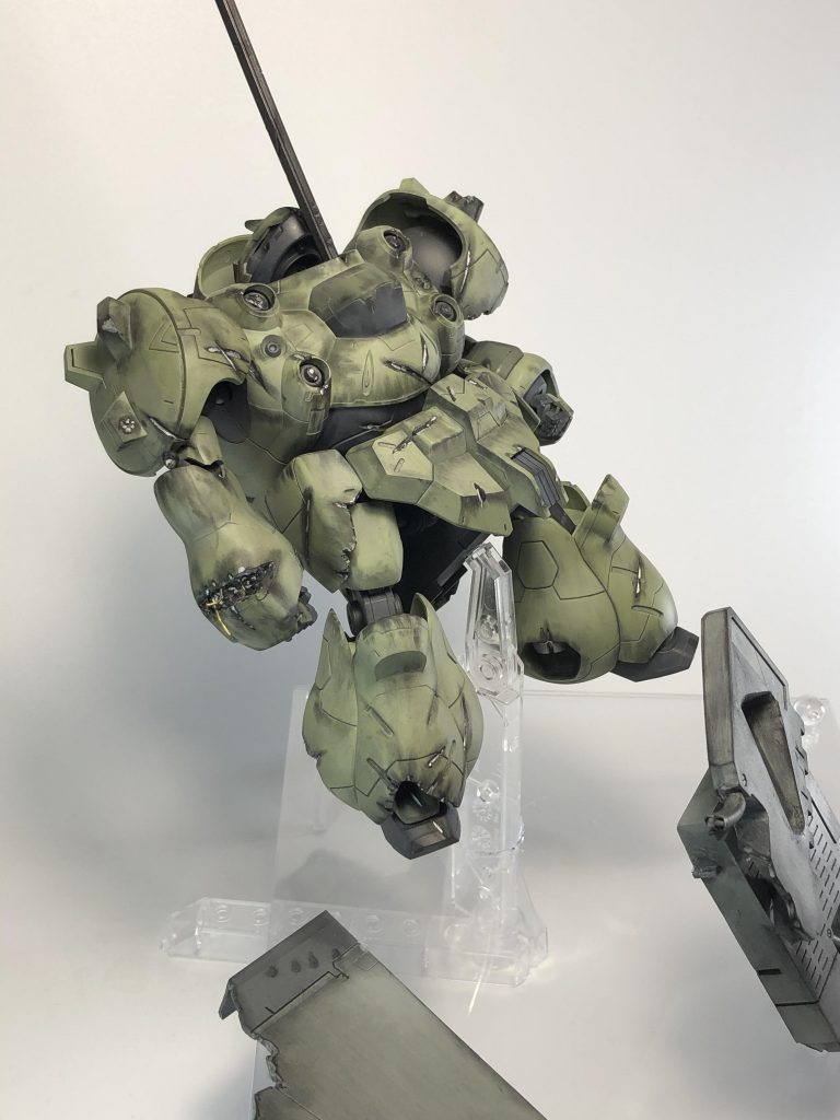 劇中でも受けていた右手の傷。