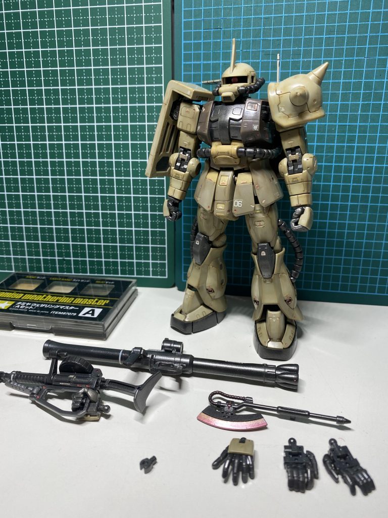 タミヤウェザリングを使いました。武器は全塗装しましたが、お気に入りはヒートホークです。赤焼け表現でそれっぽく塗装しました