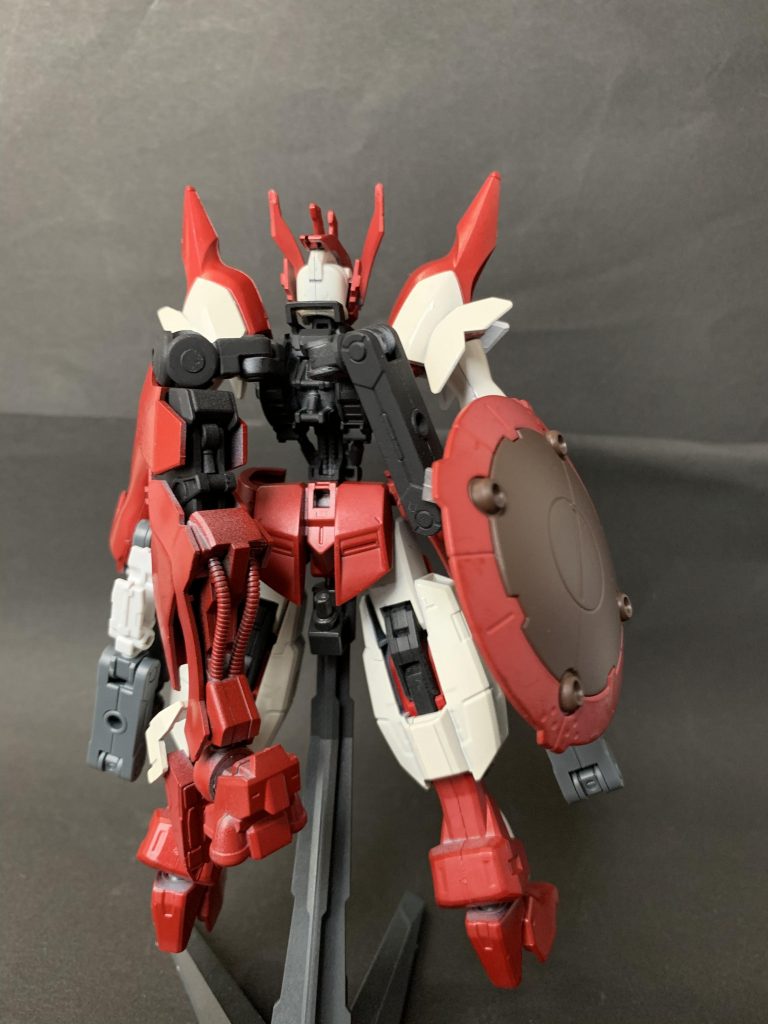 MS形態バック
見てのとおりですが腕はゼダスから貰っています。火星合わせというだけですが意外といい組み合わせになりました。下半身は本家とフォルムの近いザラキエルにしました。ハルートは既に組んだことがあり、折角なので。