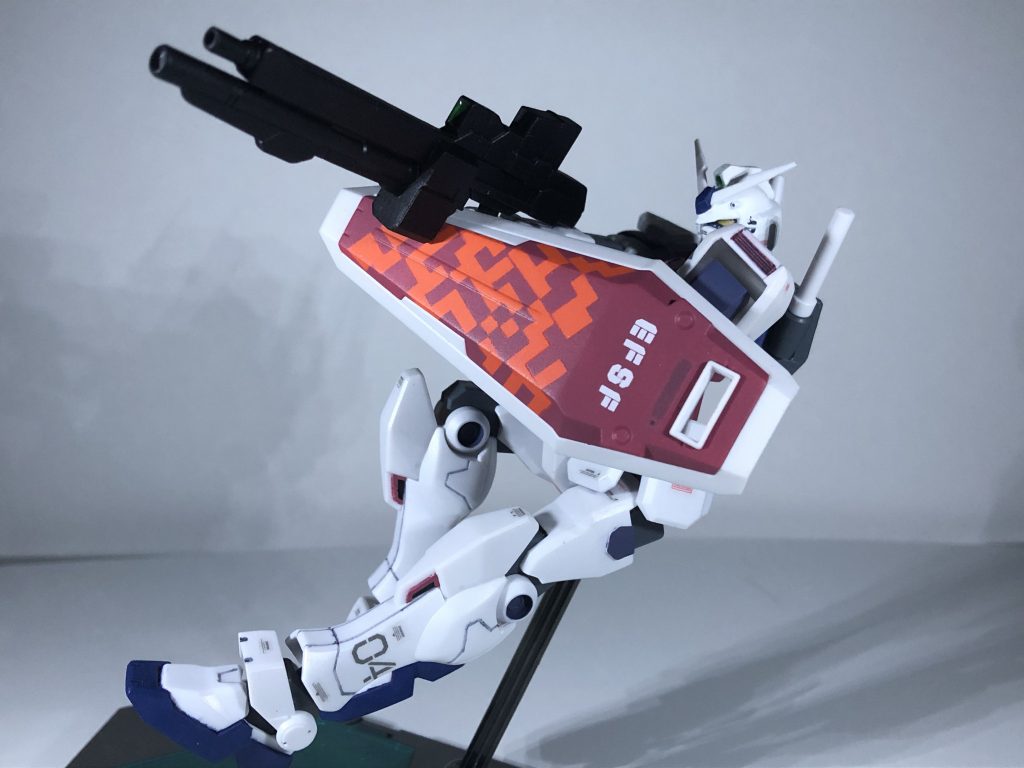 レオパルドダヴィンチのビームライフルが個人的に似合うと感じました。ただ真っ黒に塗っちゃって黒背景だと分かりにくくなってしまうという凡ミス…反省…。