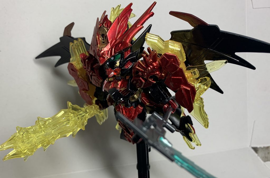 羽を広げて高速移動と空中戦