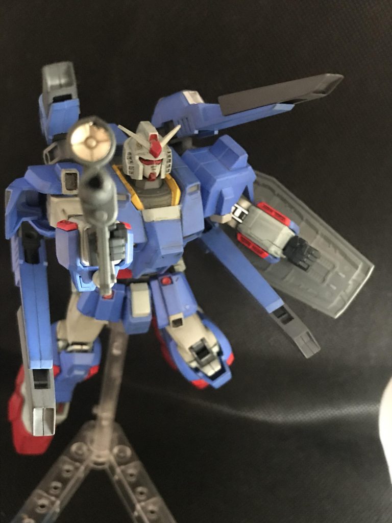 劇中を参考にドイツ空軍のライトブルーを採用。
そこから赤はやや暗めの小豆色にしてみました。
青はMSライトブルーにしてよりそれらしくしてあります。