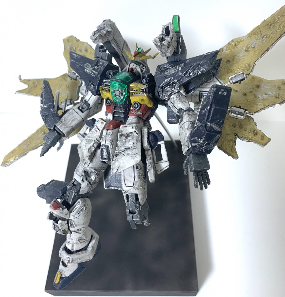 制作過程の画像なくてすいません(汗)  キズを入れて墨入れした後は艶消し吹いてそっからウェザリングカラーマルチブラックやパステルシャドウ、ドライブラシ をしてその上からまた艶消し吹いて完成です　ウェザリングはやっぱり調整が難しいです
　台座は見た目通り割と適当に作りました