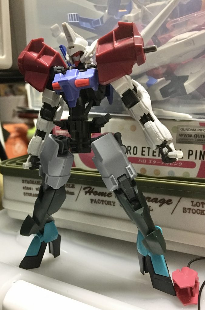 初期案
この段階で、ジェミナス(LOブースター)の使用は決まっていたものの、胴体や腕部のパーツは全くのノープラン。