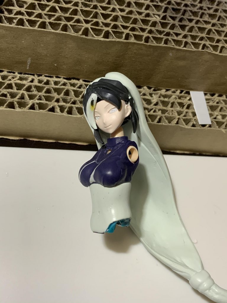 お腹はパテ盛って、前髪は少し形変えてます。