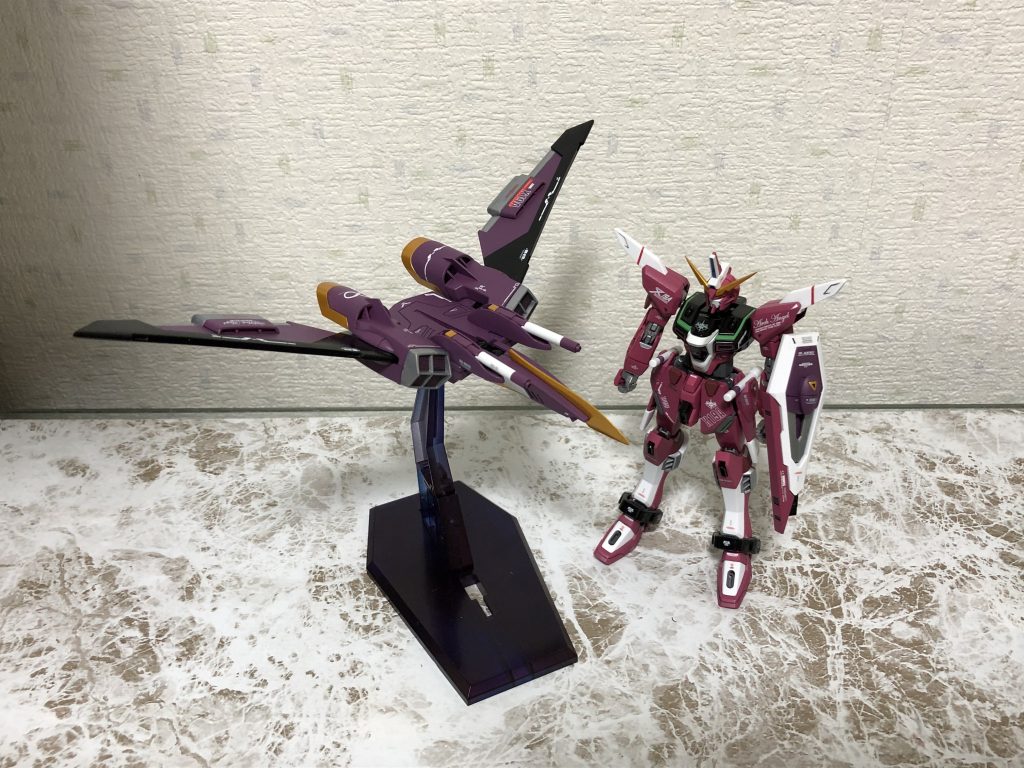 今回使った塗料は白=クールホワイト黒=アルティメットブラックピンク=モンザレッド+マルーン+クールホワイト+パープル緑=グリーン+クールホワイト差し色赤=モンザレッド+マルーン+パープル紫=パープル+モンザレッド+クールホワイト+マルーン銀=スターブライトシルバー+パールシルバー差し色銀=エナメルクロームシルバー金=スターブライトゴールドセンサー緑=蛍光グリーンセンサー青=蛍光ブルーサーベルエフェクト=蛍光ピンク+グラデーションにクールホワイトビームシールドエフェクト=蛍光ブルー+グラデーションにクールホワイト今回はブラック・ゴールド・シルバーは光沢、それ以外はつや消しにしてます