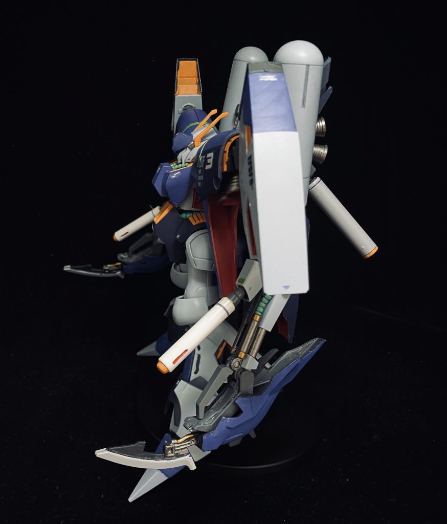 側面から。メイン武装をビームキャノンに変更して、クローも大型化!シナンジュのパックパックの装甲との組み合わせです。