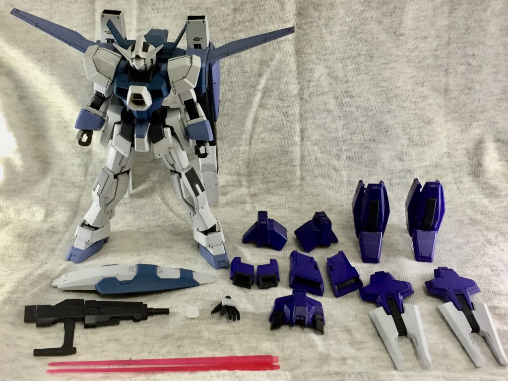 カラー配色としてはG−3ガンダムを意識して塗装しました。
これは私の好きなYouTuberの方がBEYOND GLOBALガンダムをG−3カラーで作る動画を視聴したことがきっかけになります。
まあ、私の近場の模型屋に行った時には売り切れていたんですけどね…