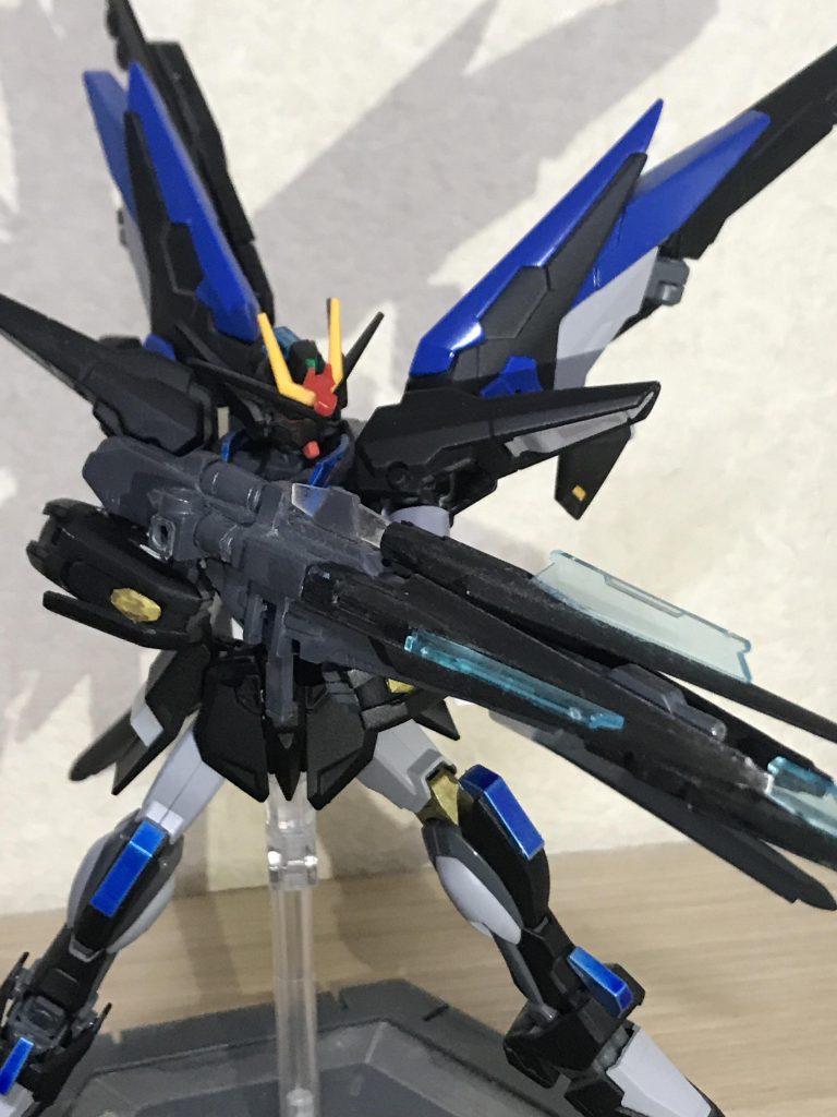 そしてこのライフルはヴァリアントサーフェイスと同様にファンネルが合体して狙撃モードにもなります