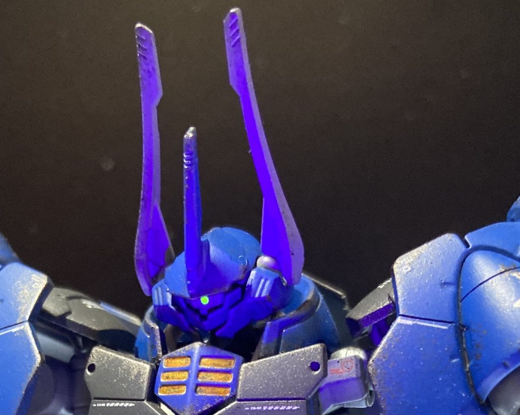 モノアイはLEDで光ります。