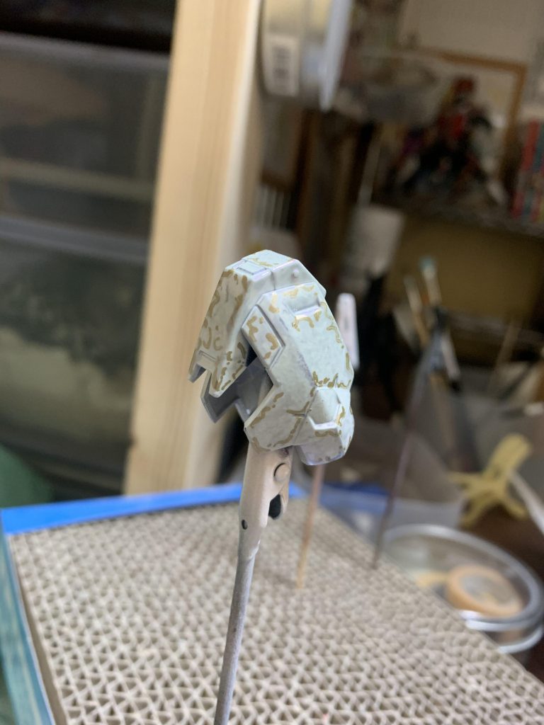 大理石風に塗装して呪詛みたいに筆塗りしました