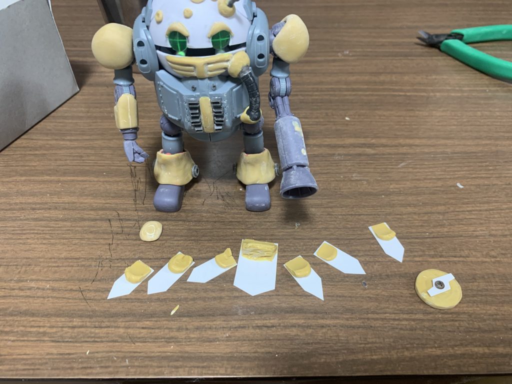 パテとプラ板で足りない部分作成