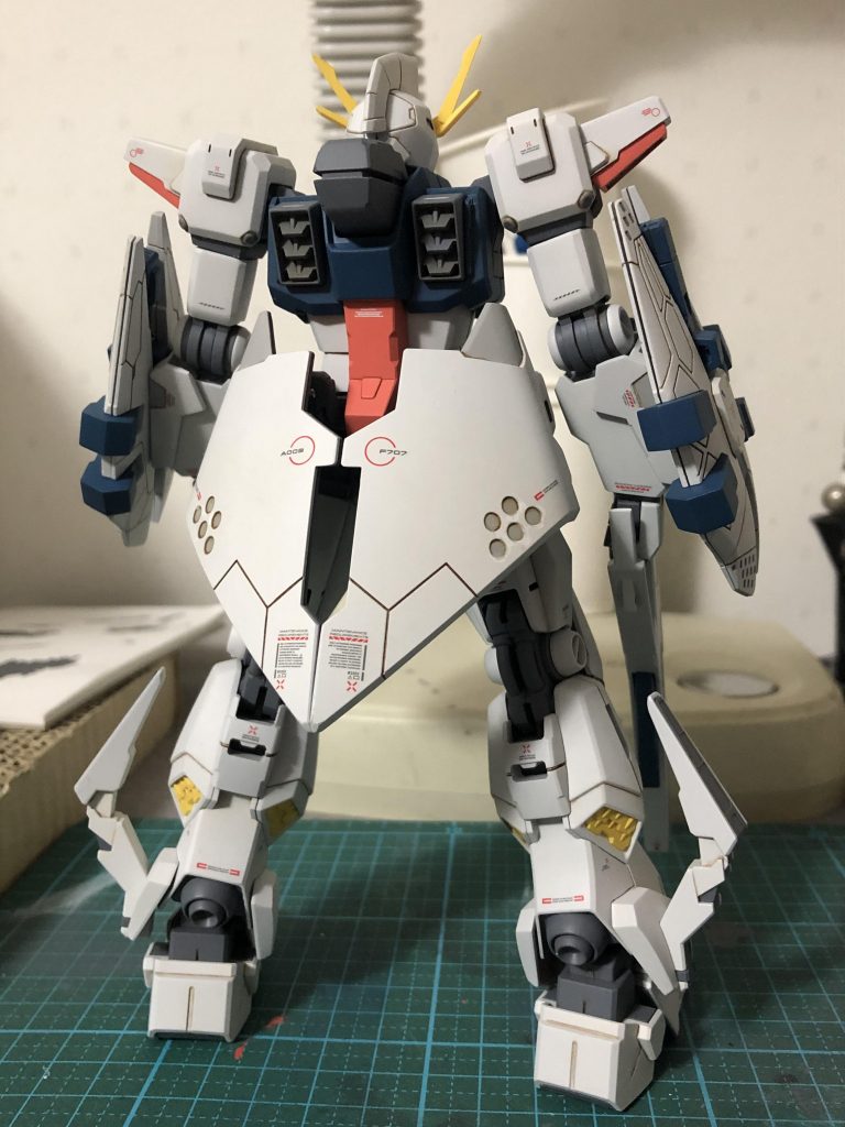 オデュッセウスガンダム背面。かっこよすぎひんか?