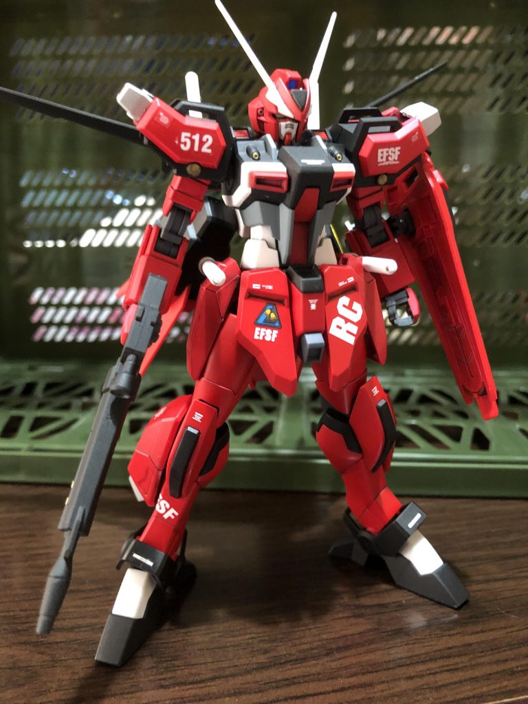 ご覧のとおりストライク＋ウィンダム
です。
背負ってるのはエールです✨
カラーリングはウチの娘専用カラーです✨
キラ.ヤマトが大好きな20歳です👍🏻