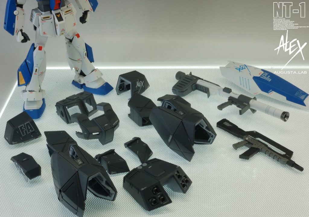 チョバムアーマーも塗装してデカール、つや消し。
本体に接するシルバーのフレームパーツは色移り防止のために無塗装としました。