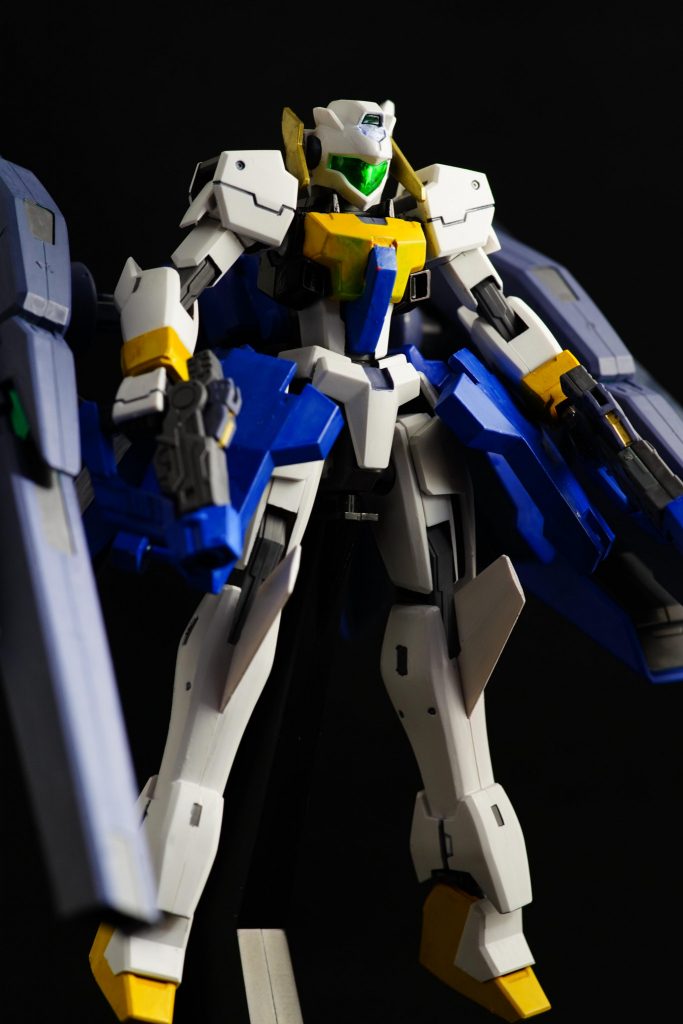 腰部で接続される大型のバックパックユニットは、GN-011 ガンダムハルート での戦闘データを元に、引き続きGNキャノンを内蔵している。
また、バインダー下部にはGNミサイルコンテナを装備し、広範囲攻撃が可能である。