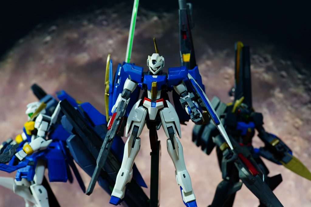 GNアーチャー3機による月周辺宙域での試験運用の様子。