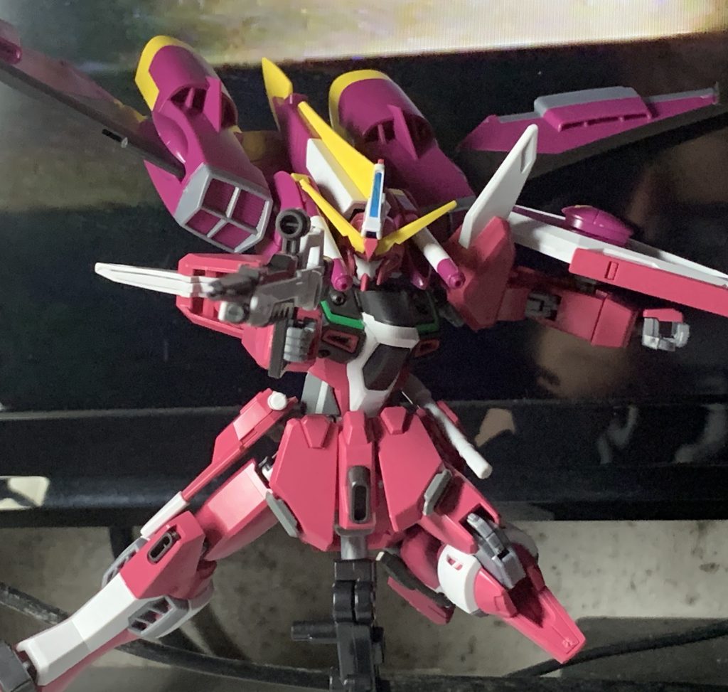 イケメンすぎる！蹴りが似合うけど射撃も似合う