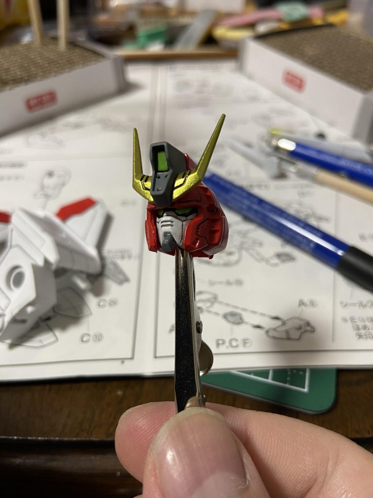 モノアイも塗装、アンテナも尖らせてあります。こうして見るとイケメンですねーw