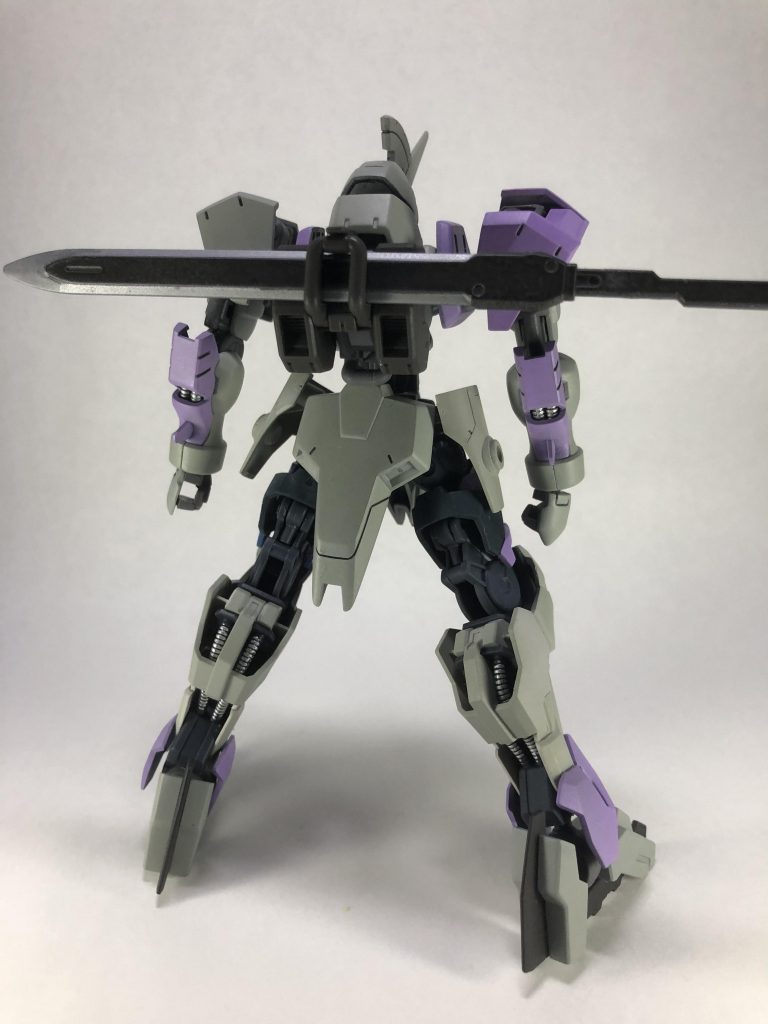 パックパックは、オプションセットをそのままなのでバトルブレードを懸架できます。
フレームのパイプはアーティストマーカーで塗ってます。