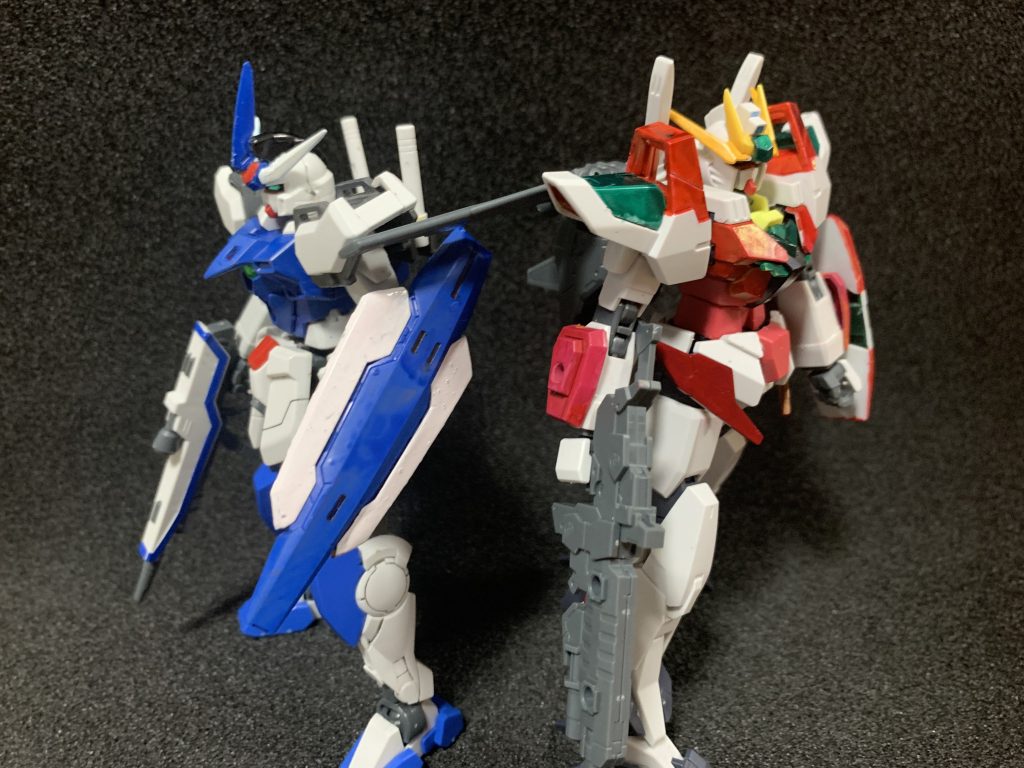 主人公とライバルとのツーショット。
互いに対になるカラーリングってとってもいいですよね!!
ガンダムビーナスがシンプルな設計に対し、ワルキューレガンダムは今どきのガンダムって感じがしますね。