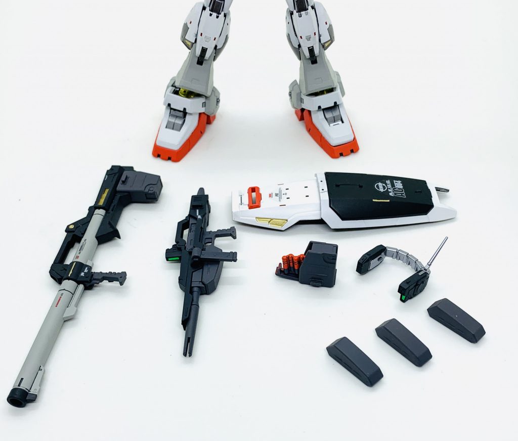武装です 一応見えないところまで塗り分けてみました。所々の金属色は初めて使ってみる4アーティストマーカーを使ってみました。こいつぁすごいですよ…