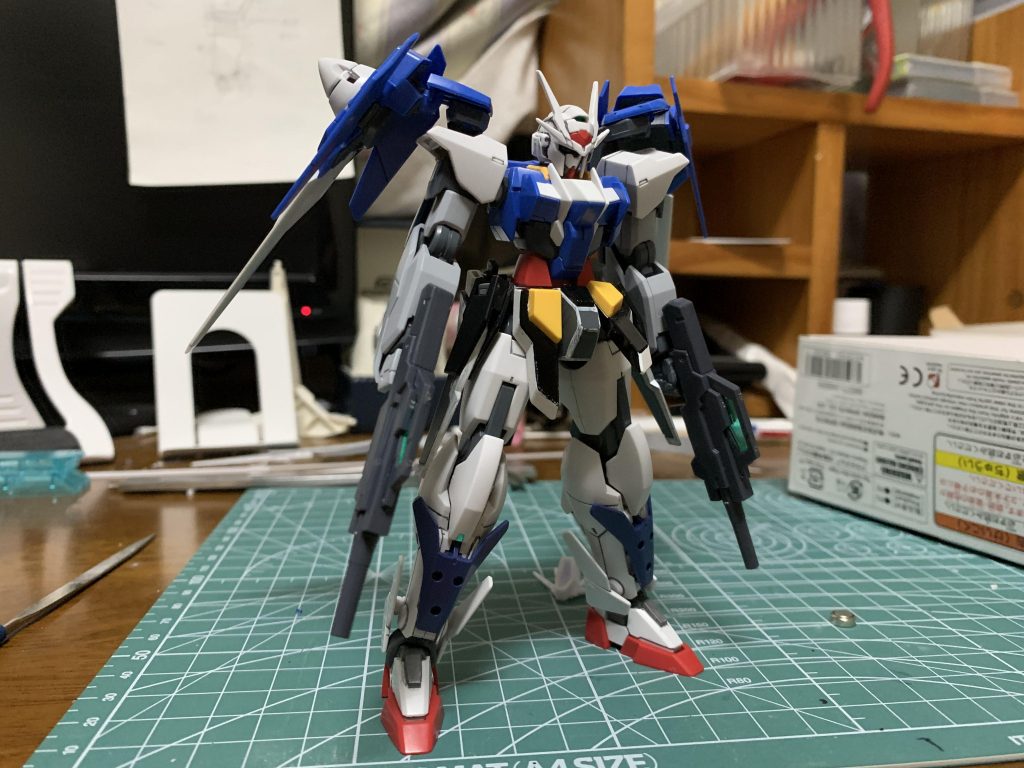 最後に制作工程。まずはガンダムニーケの原型。ベースはダブルオースカイ、AGE2、ザラキエル、ダブルオーダイバーを使用しています。これらは全てパーツ欠損によってジャンクになった機体のパーツを使用、はじめはほぼ完全に深夜テンションの思い付きでした。