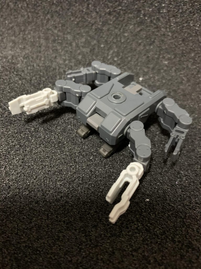 モビルワーカー単体。
モビルワーカーにもサブアームを兼ね備えており、ある程度も武器なら装備可能となっています。