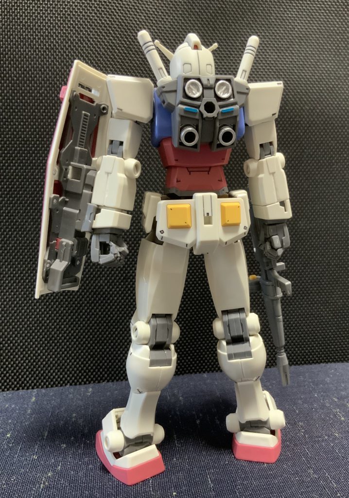 ランドセルのメインスラスター周りはガンダムマーカーEX シャインシルバーで部分塗装。