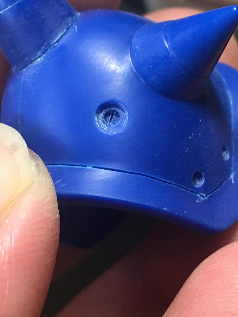 丸穴モールド
自作ツールにて2段彫りして底面にマイナスモールドを刻んでみた。
パッと見は分かりにくいし塗装時に上手く出来るか不明だがとにかく自己満足な仕上がり。