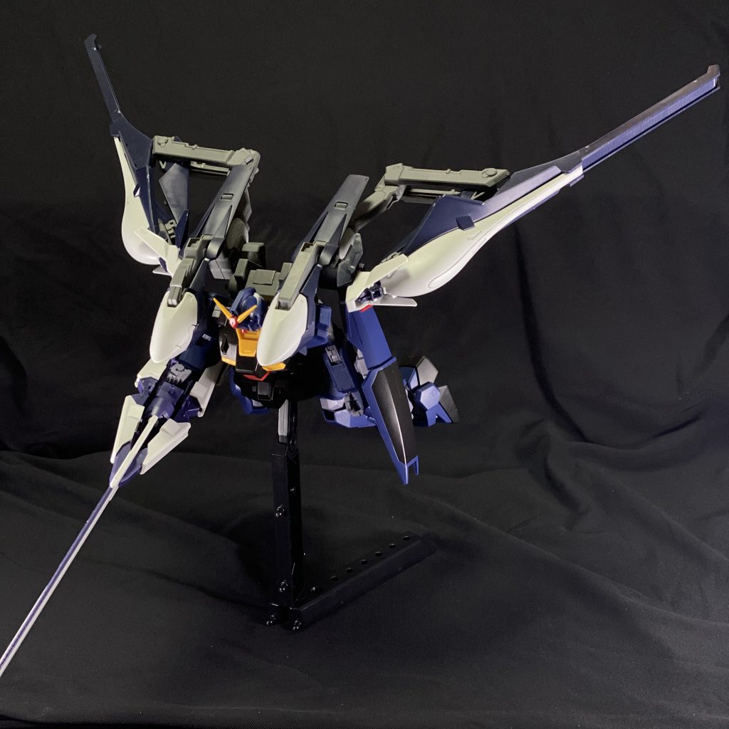 推進を後方に集中させた巡航形態。
ギャプランのブースターがあれば付けてみたかったのですが、ないものはしかたない。
このままでもシューティングゲームの自機っぽくて好きです。