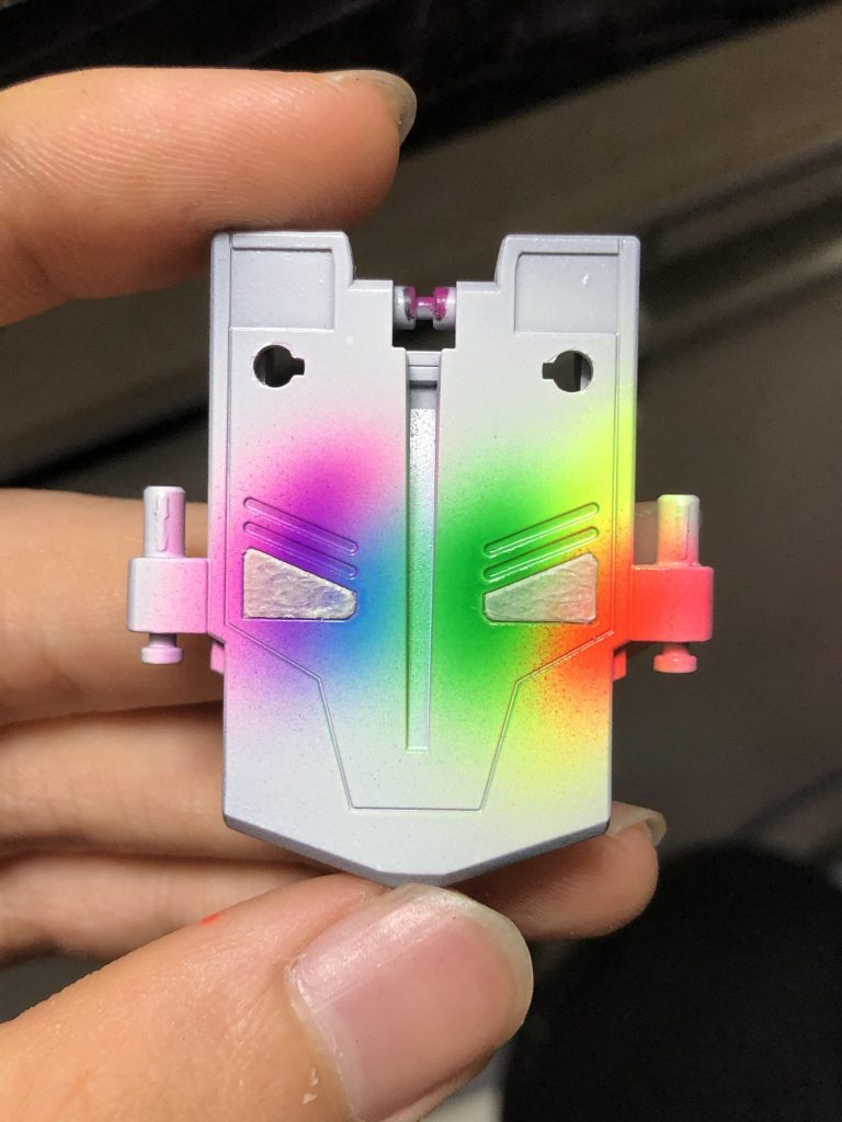 モールドを利用したマスキングによる発光表現を行いました。