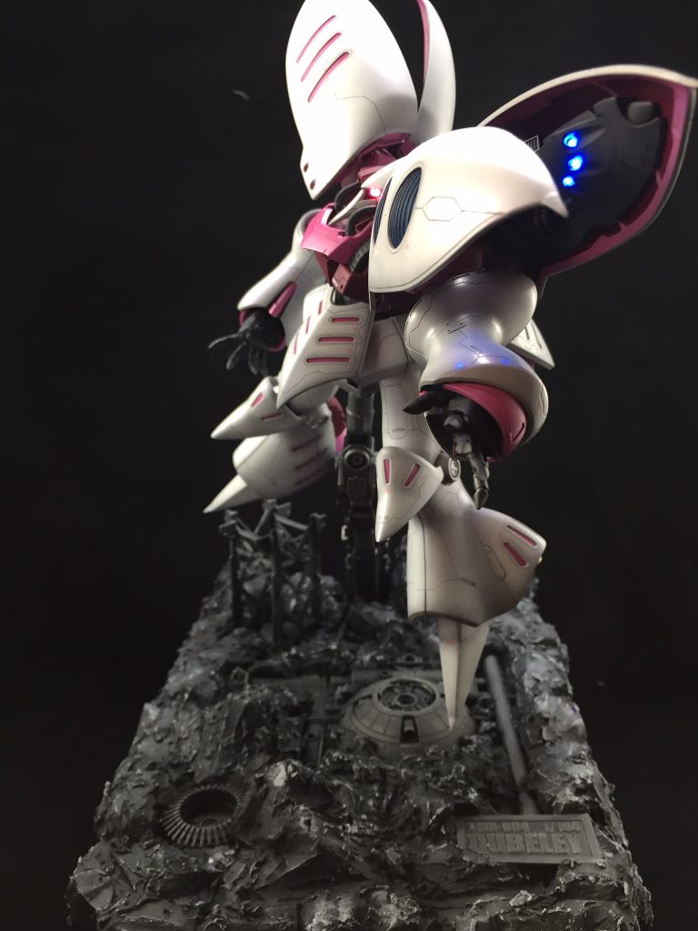 羽の内部から覗く青色LED。気に入っています。