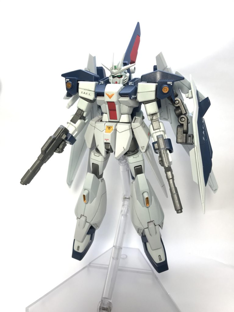 顔はフリーダムにバーニングガンダムのアンテナ
サイドアーマーはシグーから
腕はAGE2ノーマル
武器はエアマスターのライフルを加工しました。