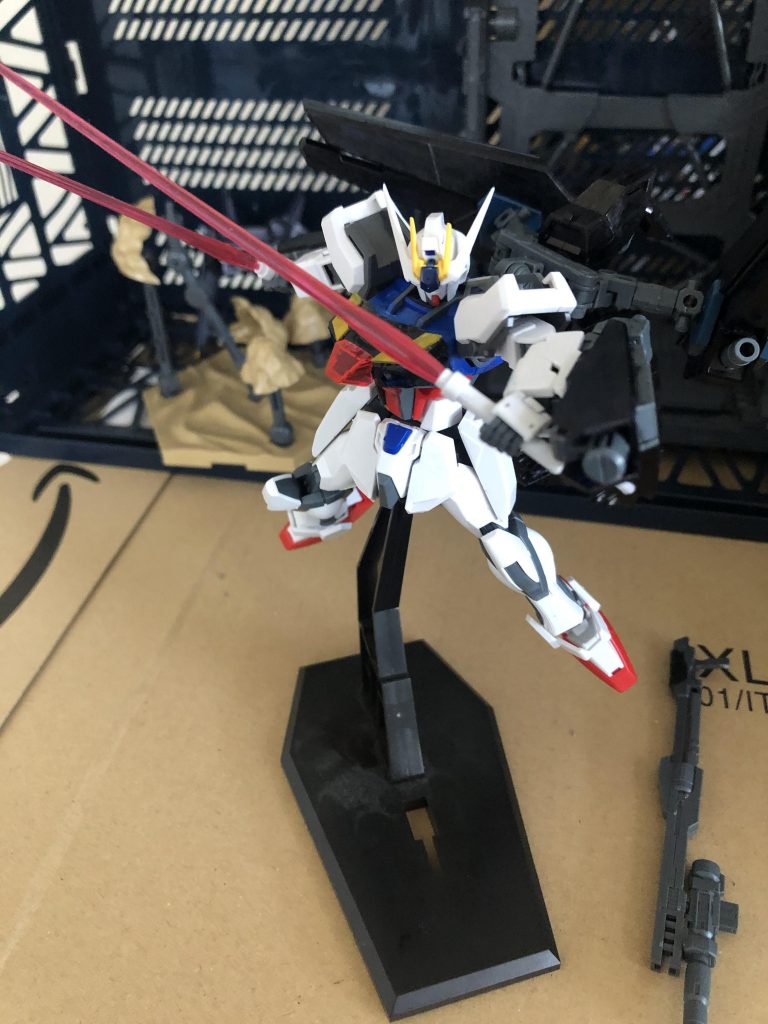 流石に武器少な過ぎたので腰にビームサーベルを追加しときました