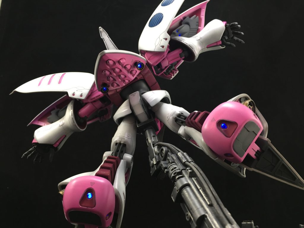 背面は一部バーニアを追加しています。