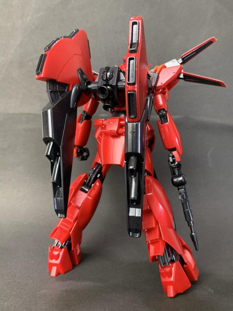 フロント、バック
てらてらの艶を出すために赤部分はメタリックレッド→クリアーレッド→クリアーを、グレー部はダークマイカブルー→クリアーを噴きました。色分けよりも艶のある面の綺麗さを優先してシールを貼ってない部分もあります。