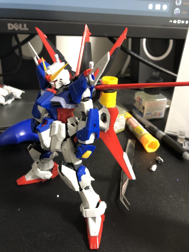 仮組みはこんな状態でした。このままの色でもカッコ良かったかもしれない。